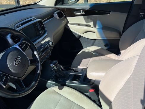 Used 2019 Kia Sorento LX w/ LX V6 Convenience Package image 9
