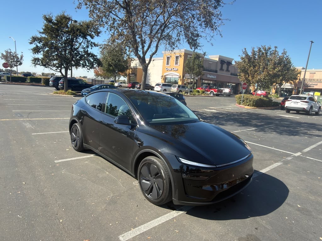 Used 2026 Tesla Model Y Long Range RWD image 11