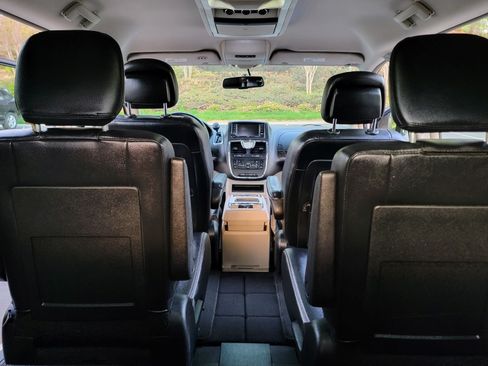 Used 2015 Chrysler Town & Country Touring image 20