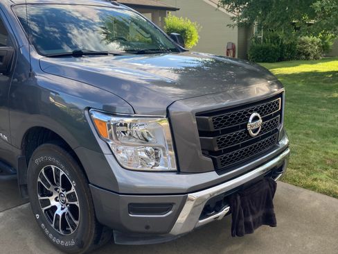 Used 2021 Nissan Titan SV w/ SV Convenience Package RWD image 10