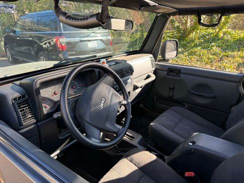 Used 2004 Jeep Wrangler 4WD image 9