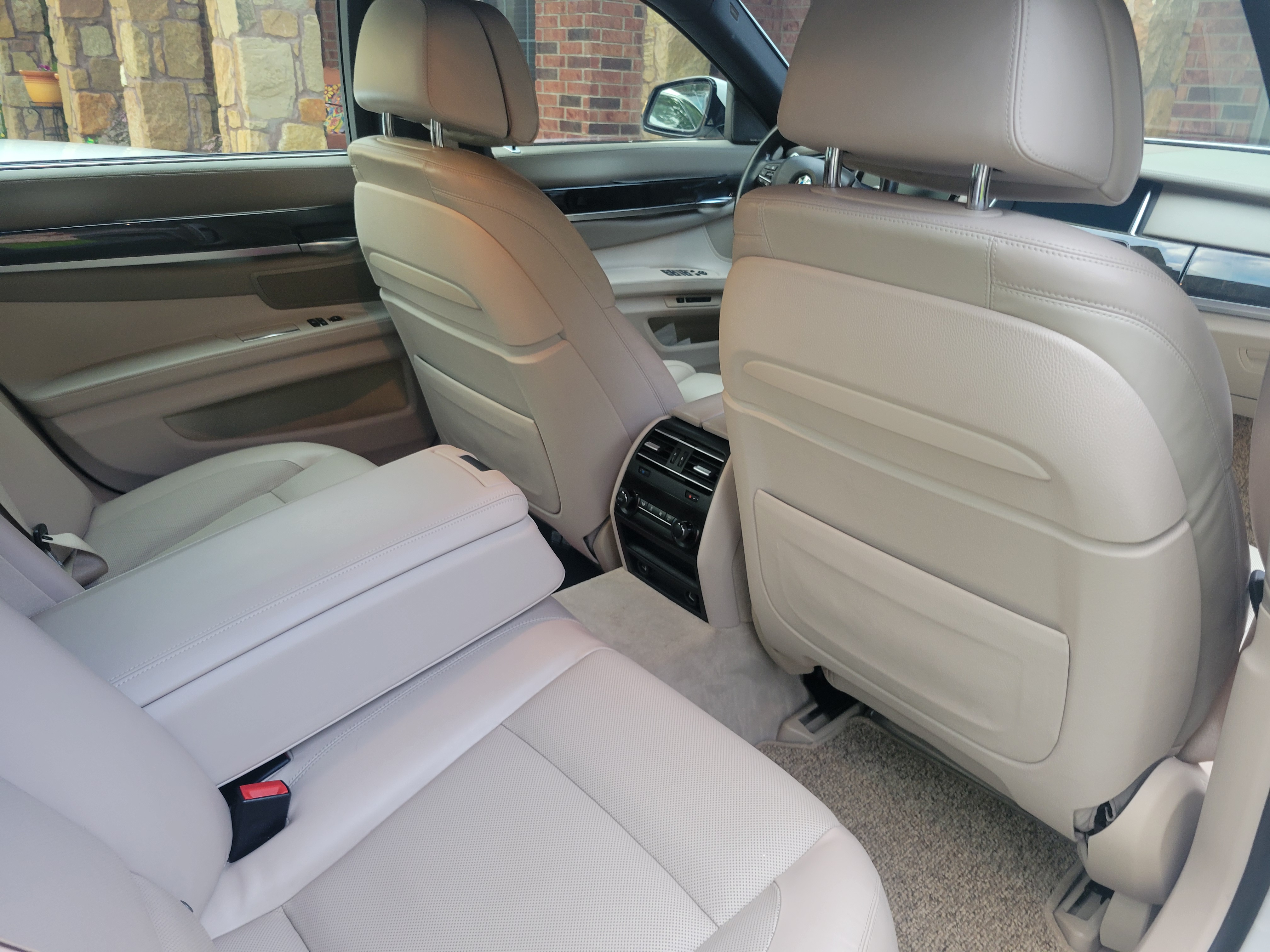 Used 2014 BMW 750i RWD image 14