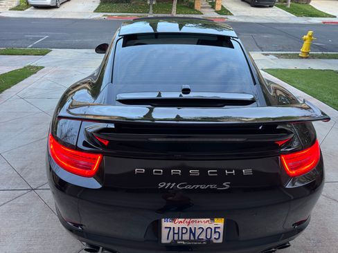Used 2015 Porsche 911 Carrera S image 9