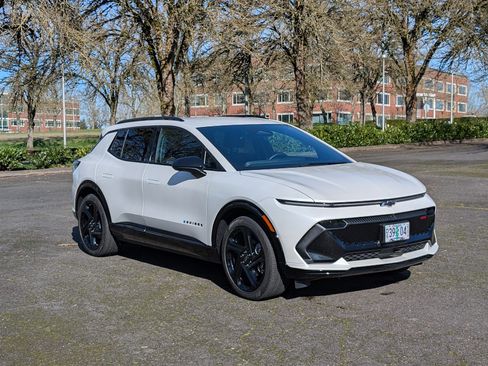 Used 2025 Chevrolet Equinox EV RS image 11