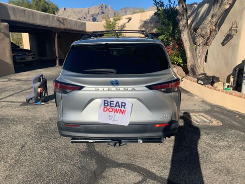 Used 2021 Toyota Sienna XLE image 6