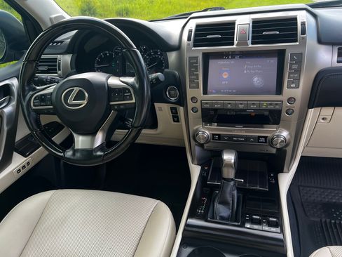 Used 2021 Lexus GX 460 Premium w/ Premium Package AWD/4WD image 10