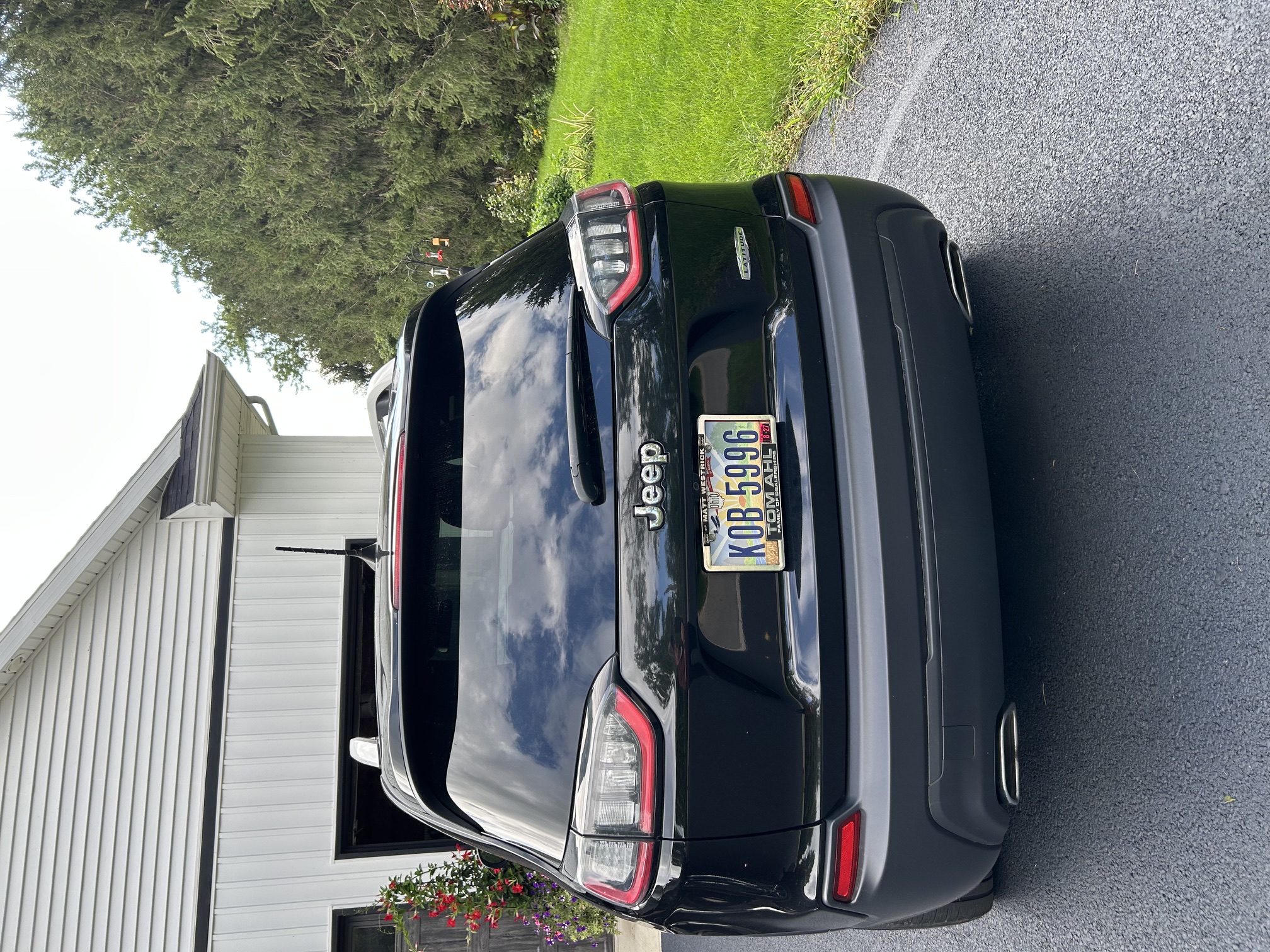 Used 2019 Jeep Cherokee Latitude w/ Cold Weather Group FWD image 5