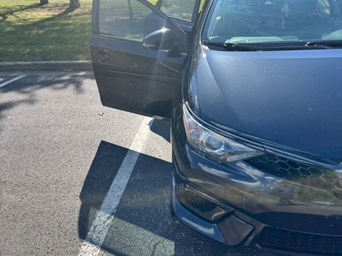 Used 2017 Toyota Corolla iM image 10