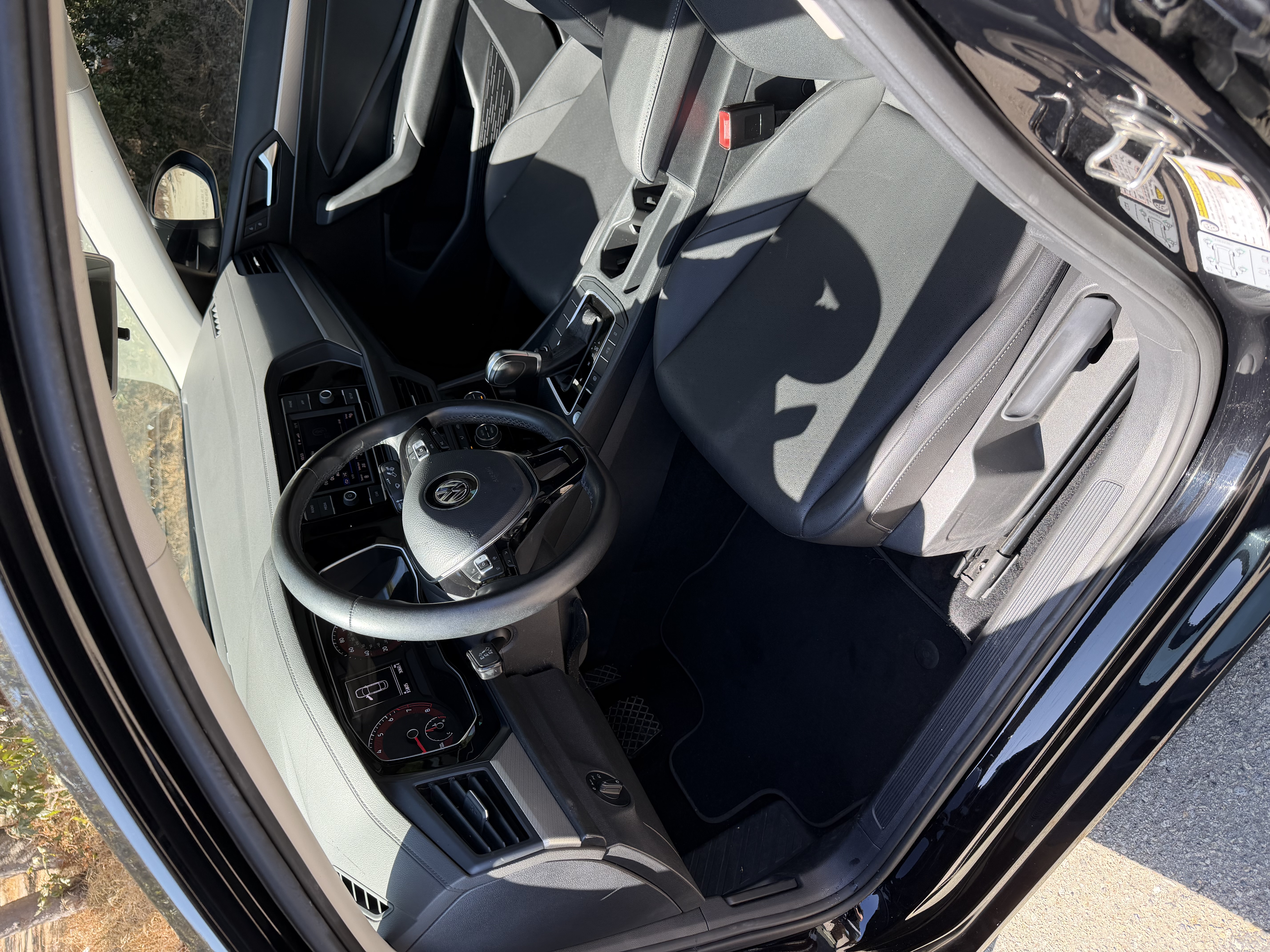 Used 2019 Volkswagen Jetta SE w/ Cold Weather Package FWD image 14