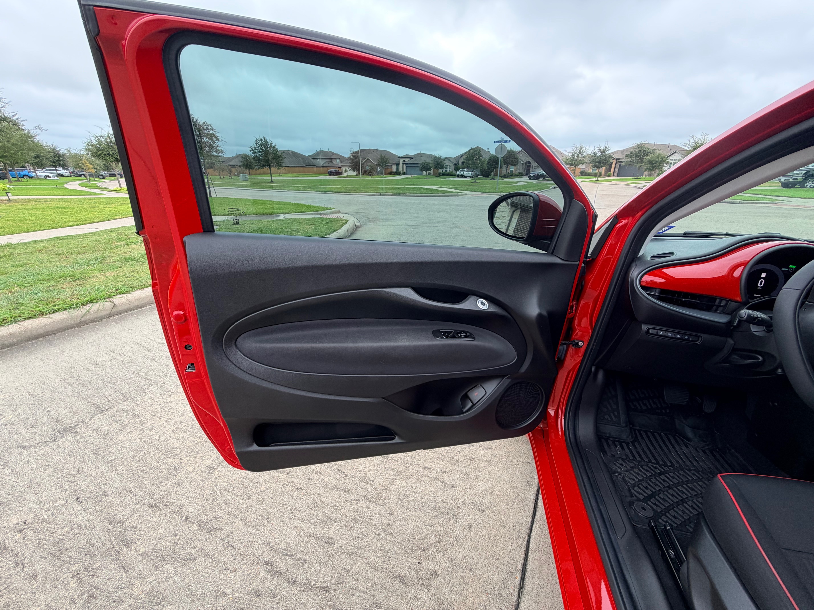 Used 2024 FIAT 500 e (RED) FWD image 21
