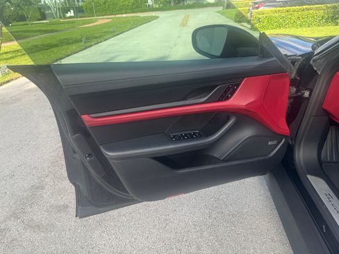 Used 2020 Porsche Taycan 4S image 17