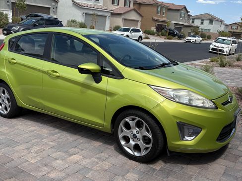Used 2011 Ford Fiesta SES w/ Cargo Management Pkg FWD image 5
