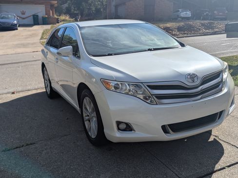 Used 2015 Toyota Venza LE image 4