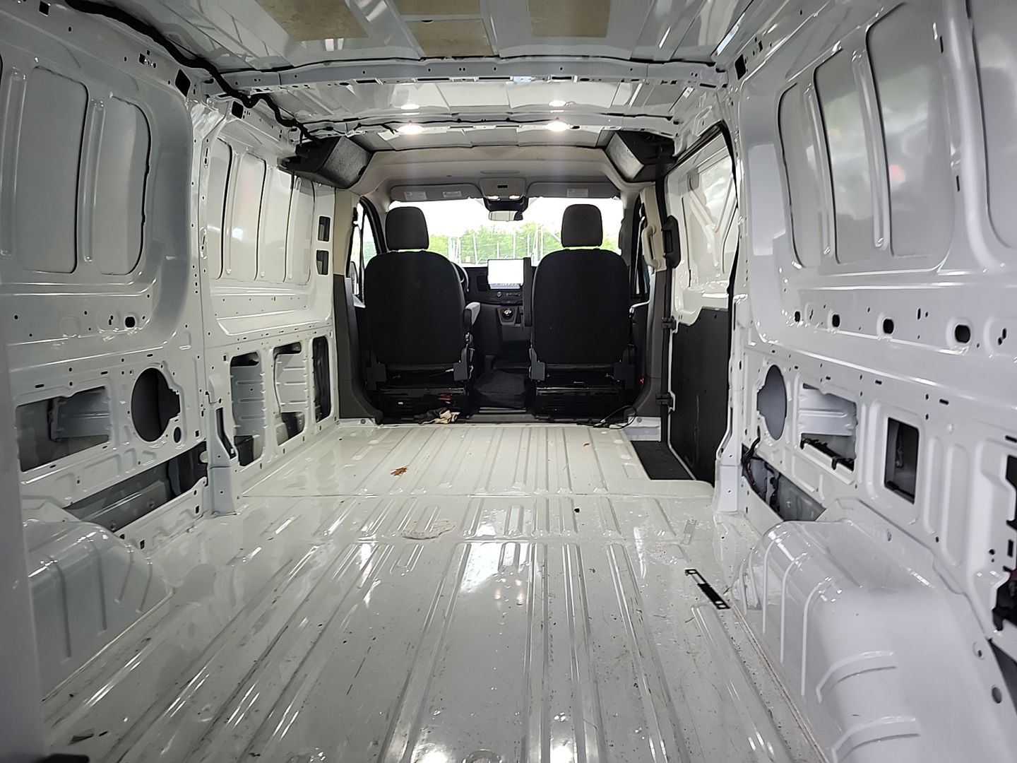Used 2023 Ford E-Transit Low Roof RWD image 11