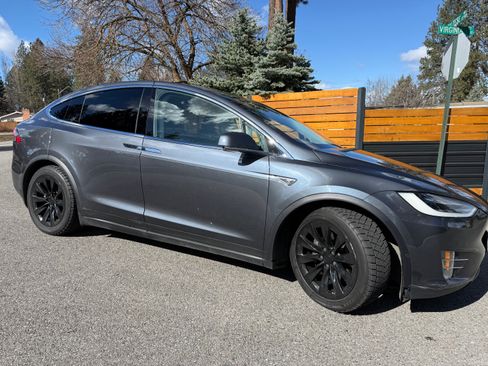 Used 2016 Tesla Model X 90D image 28