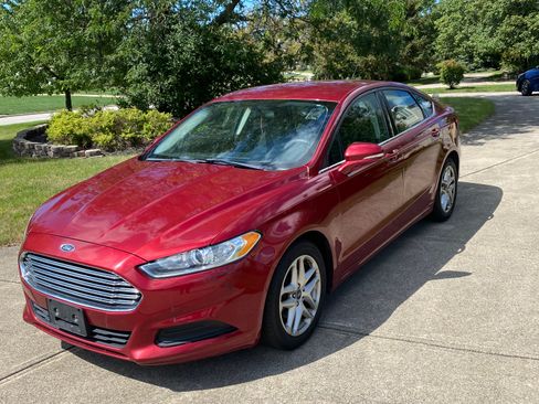 Used 2016 Ford Fusion SE image 1