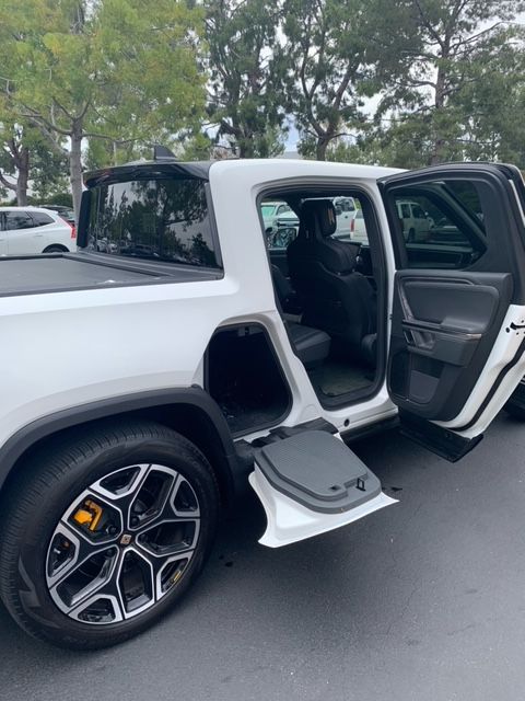 Used 2022 Rivian R1T Launch Edition AWD/4WD image 6