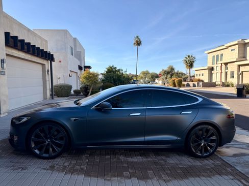 Used 2020 Tesla Model S Long Range Plus image 9