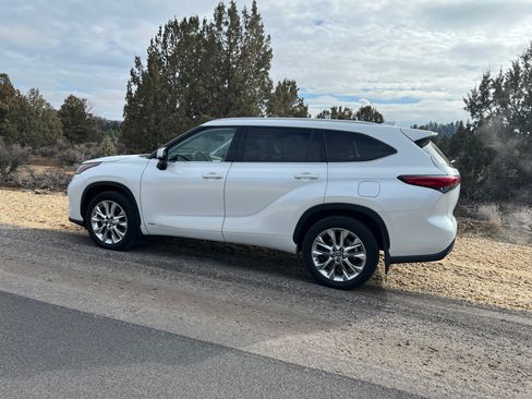 Used 2023 Toyota Highlander Limited image 5