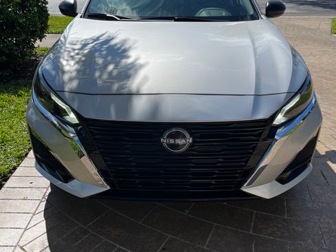 Used 2025 Nissan Altima 2.5 SV image 9