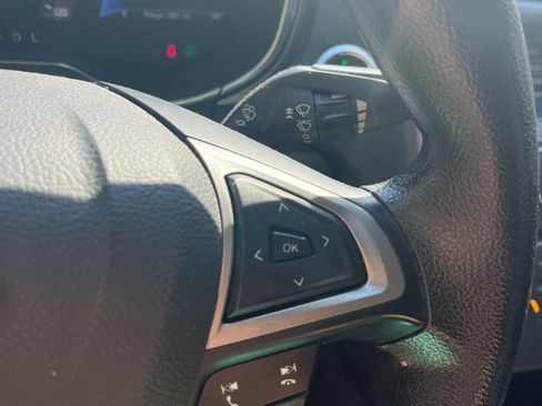 Used 2018 Ford Fusion SE image 16