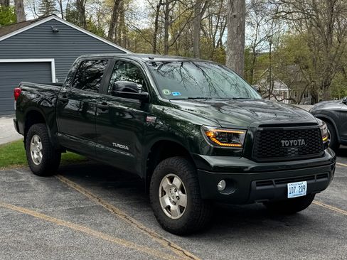 Used 2011 Toyota Tundra 4x4 CrewMax w/ TRD Off-Road Pkg image 4