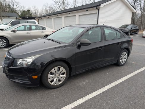 Used 2014 Chevrolet Cruze LS image 10