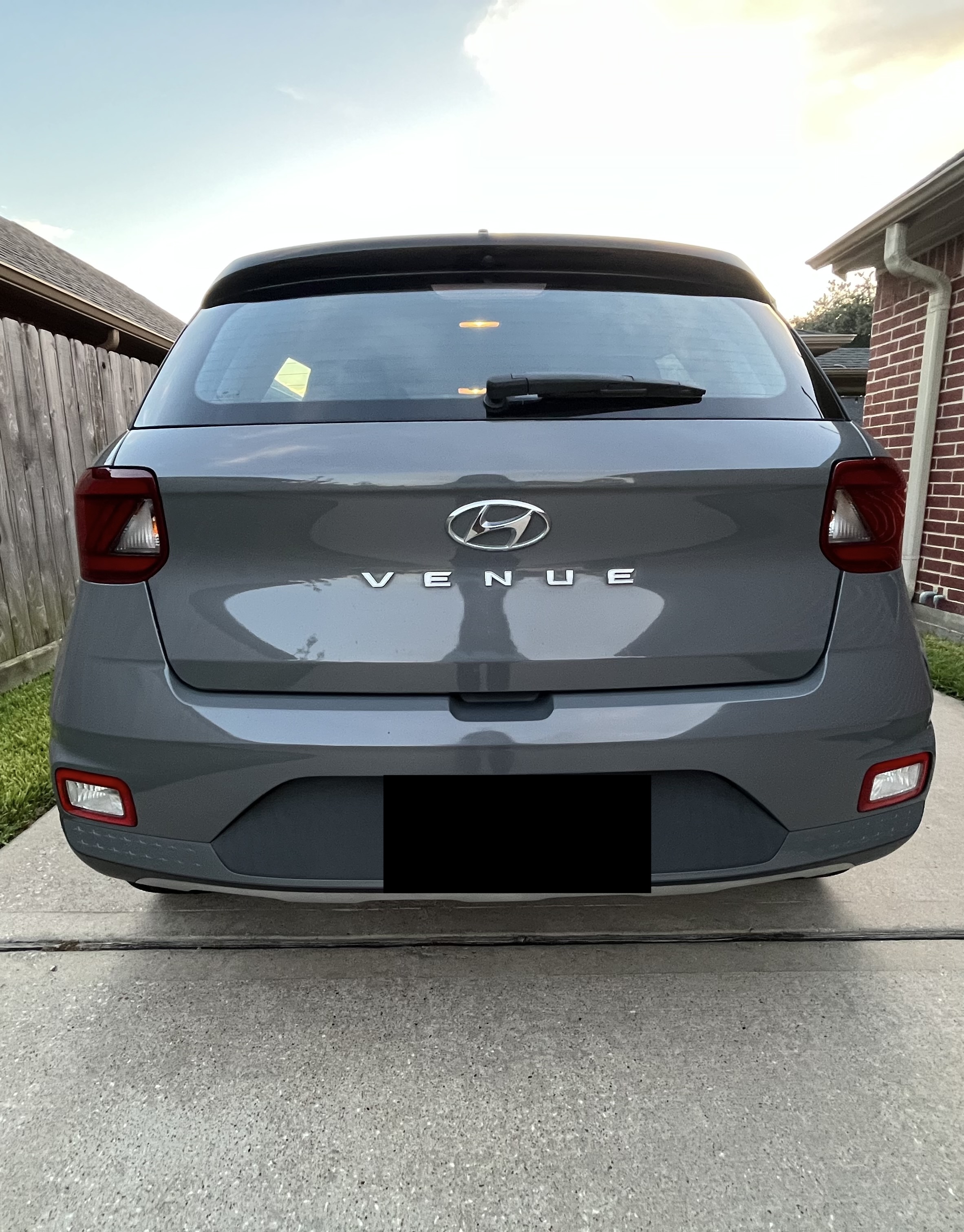 Used 2022 Hyundai Venue Limited FWD image 9