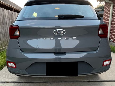 Used 2022 Hyundai Venue Limited FWD image 9