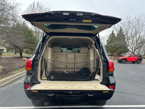 Used 2009 Lexus LX 570 4WD w/ Preferred Accessory Pkg image 15