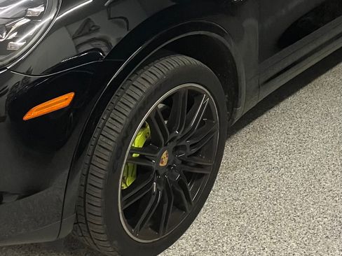 Used 2018 Porsche Cayenne S Platinum image 4