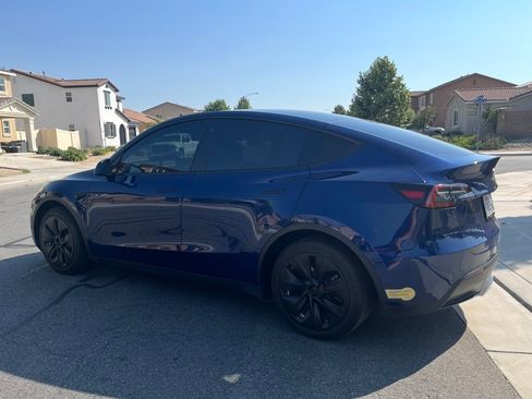 Used 2022 Tesla Model Y Long Range image 4