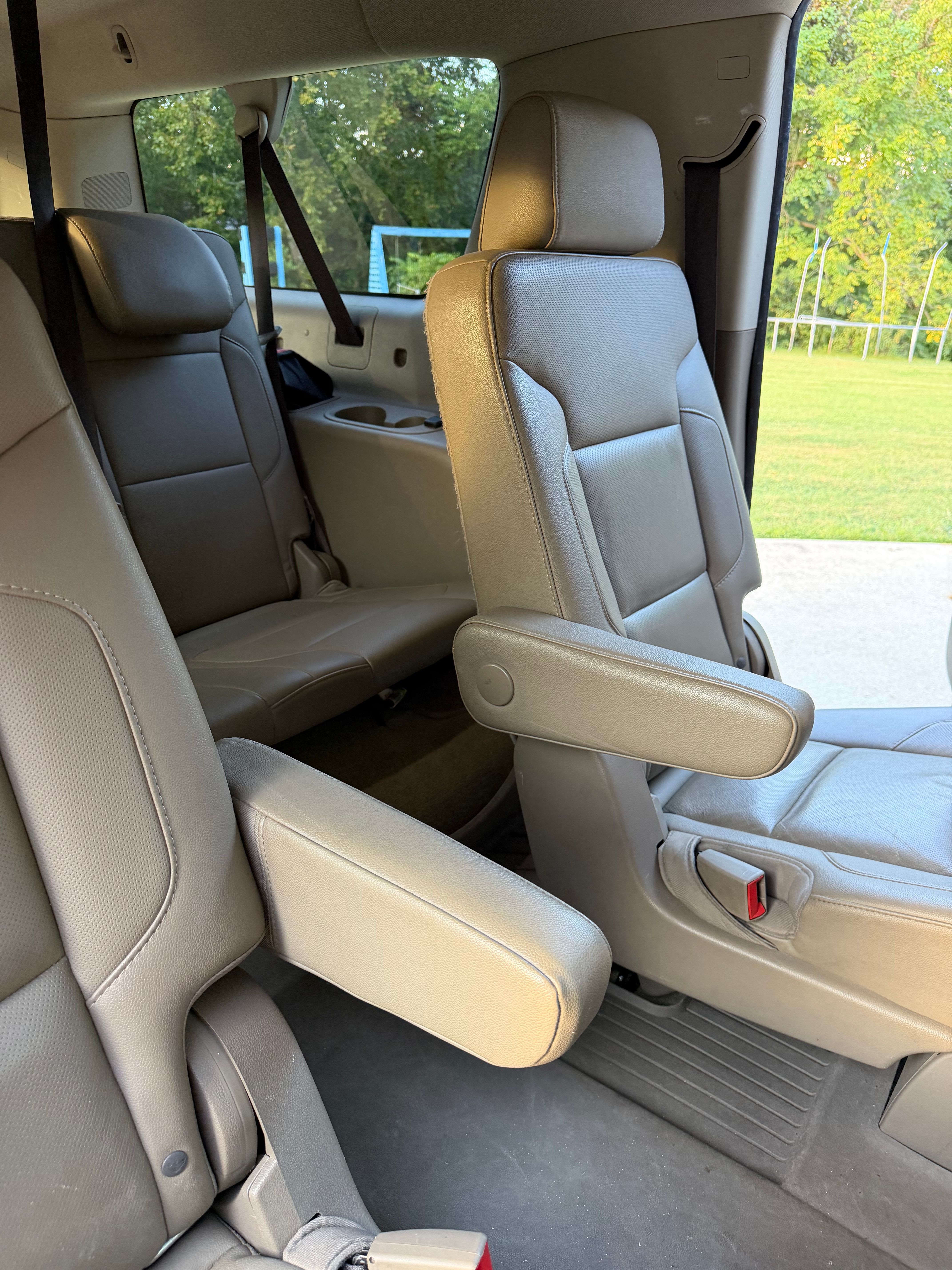 Used 2017 GMC Yukon XL SLT w/ Premium Edition AWD/4WD image 13