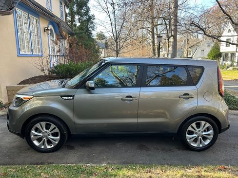 Used 2016 Kia Soul + w/ Primo Package image 2
