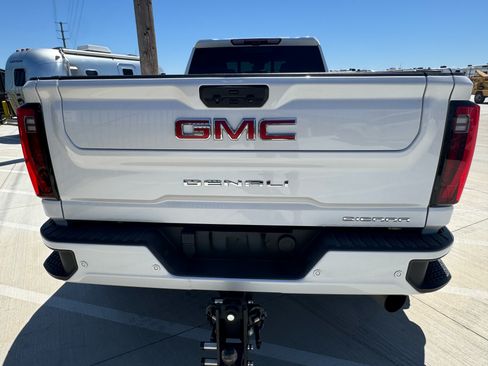 Used 2024 GMC Sierra 3500 Denali w/ Denali Reserve Package AWD/4WD image 5