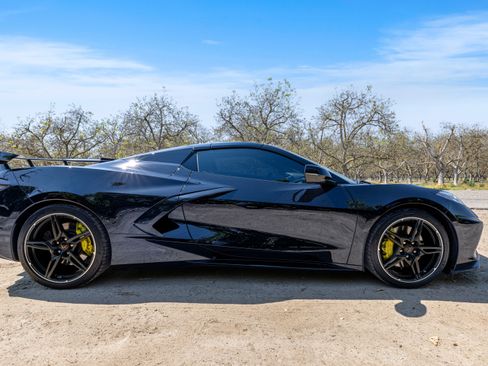 Used 2022 Chevrolet Corvette Stingray Premium Conv w/ Z51 Performance Package image 21