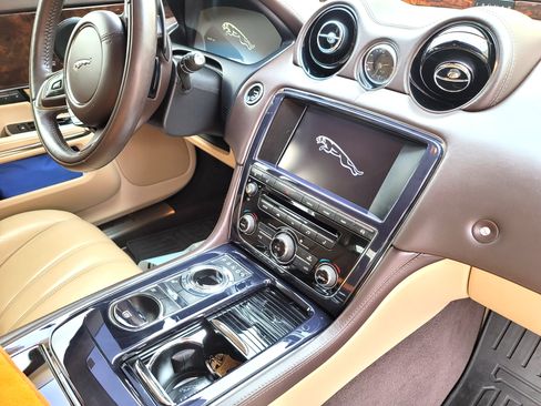 Used 2013 Jaguar XJ AWD image 10