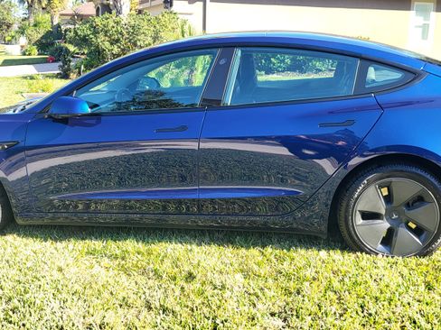 Used 2023 Tesla Model 3 Standard Range image 2