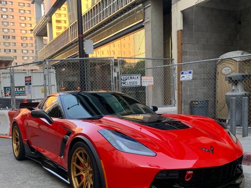 Used 2015 Chevrolet Corvette Z06 w/ 2LZ Preferred Equipment Group image 2