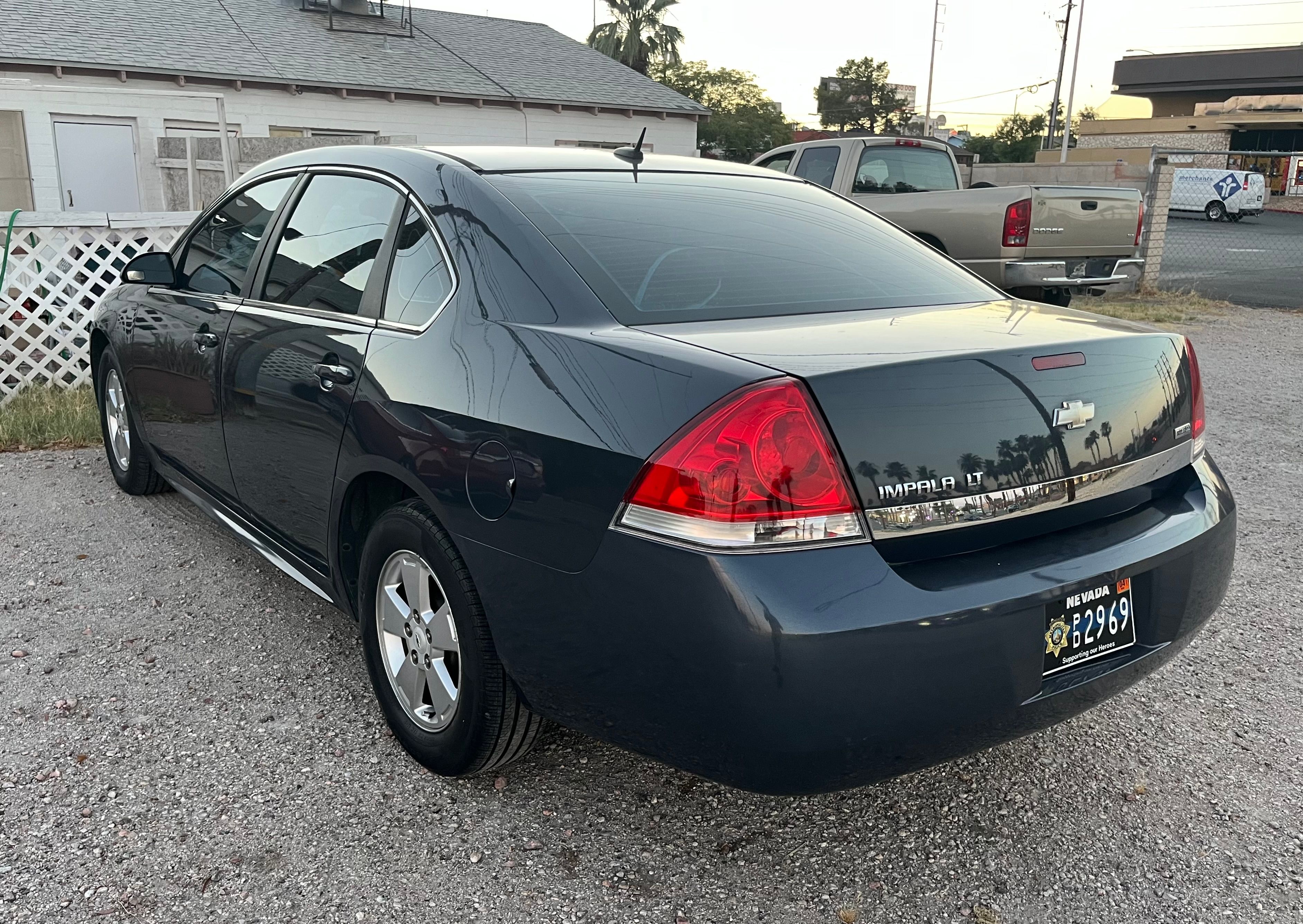 Used 2009 Chevrolet Impala LT FWD image 4