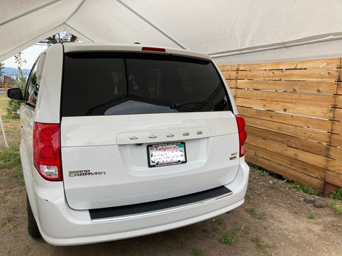 Used 2019 Dodge Grand Caravan SXT image 10
