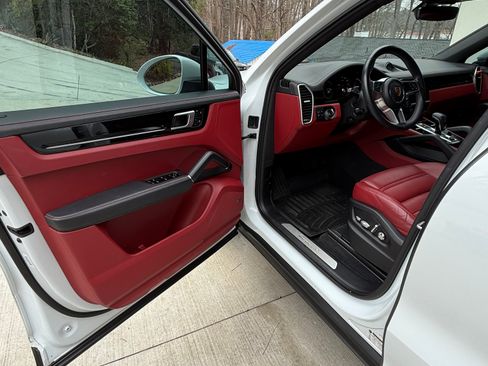 Used 2021 Porsche Cayenne Sport Utility 4D image 8