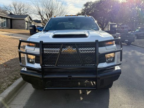 Used 2024 Chevrolet Silverado 2500 Custom w/ Custom Value Package image 10