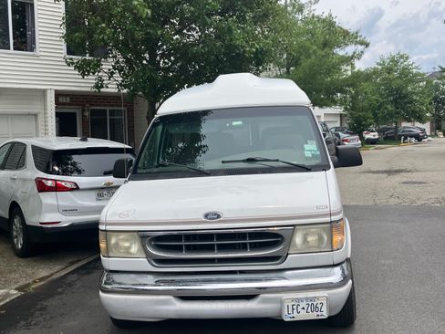 Used 1999 Ford E-150 and Econoline 150 image 2