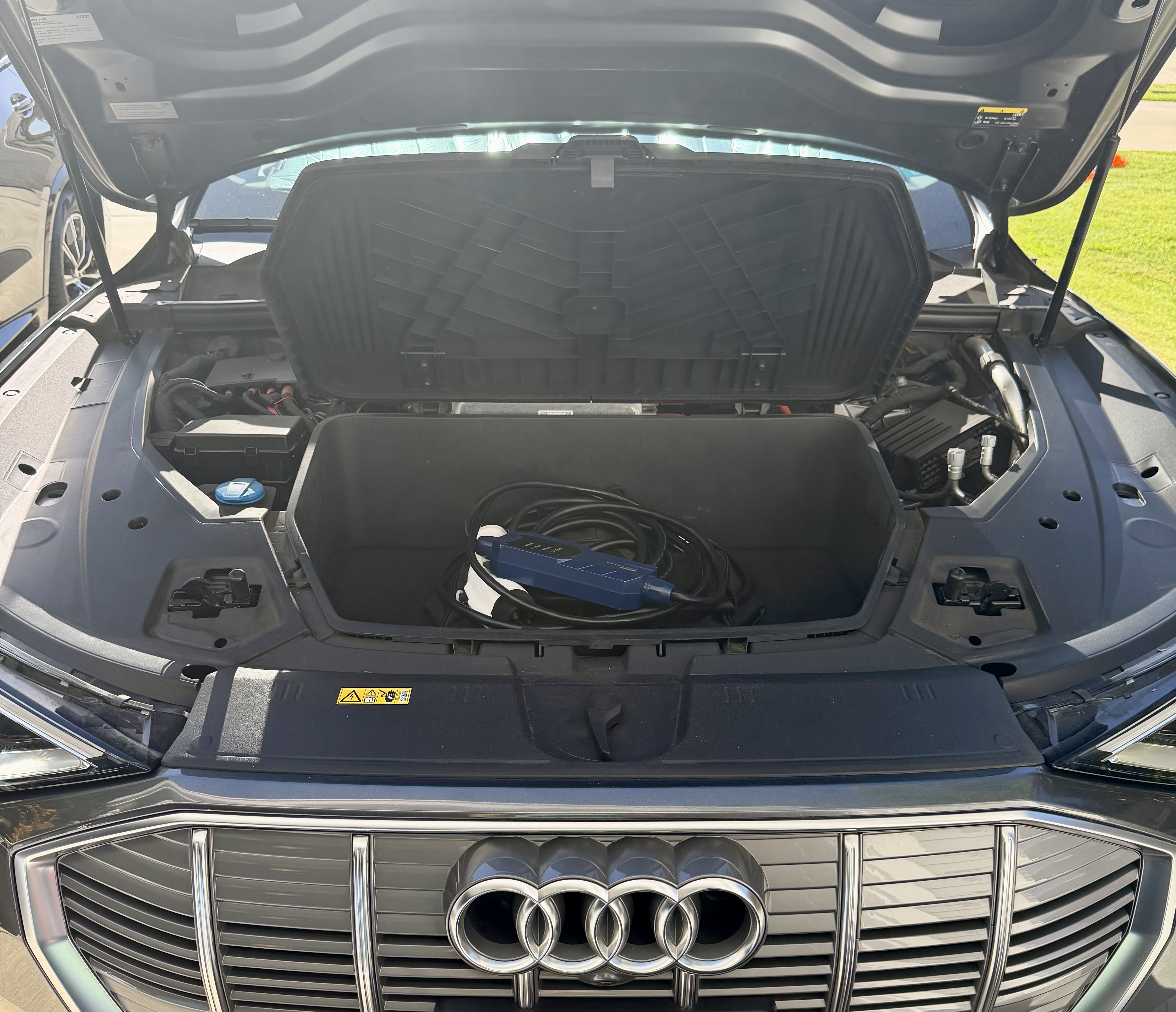 Used 2019 Audi e-tron Prestige w/ Prestige Package AWD/4WD image 10