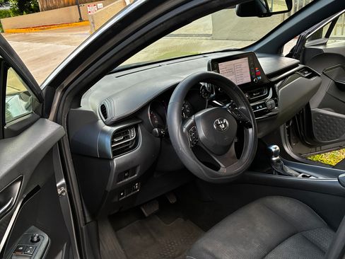 Used 2019 Toyota C-HR LE FWD image 9