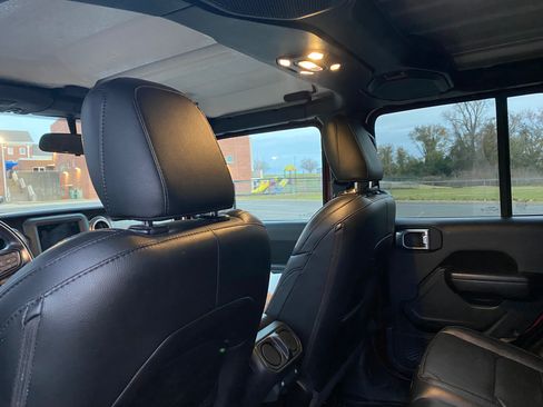 Used 2021 Jeep Gladiator Sport image 20