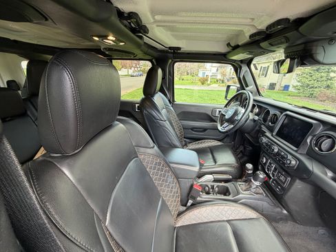 Used 2020 Jeep Wrangler Unlimited Sahara image 5
