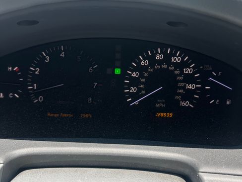 Used 2004 Lexus LS 430 w/ Modern Luxury Pkg RWD image 29