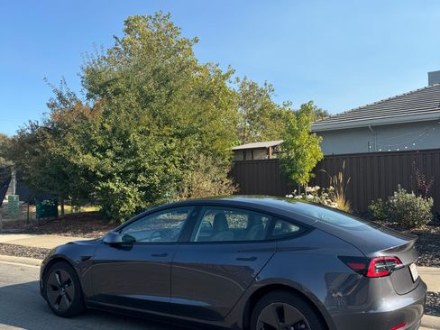 Used 2023 Tesla Model 3 Standard Range RWD image 2